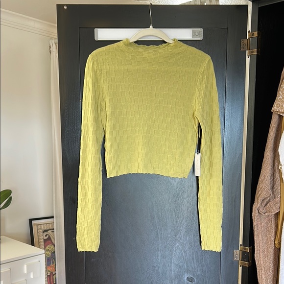 Green Fitted Crop Blouse - Picture 1 of 4